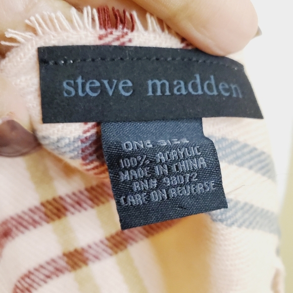 Steeve Madden plaid Fringe  scarf - Picture 5 of 8